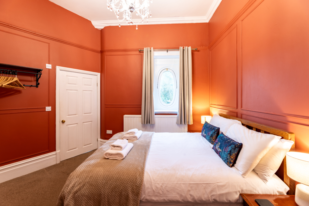 Roaches Hall – photo 18