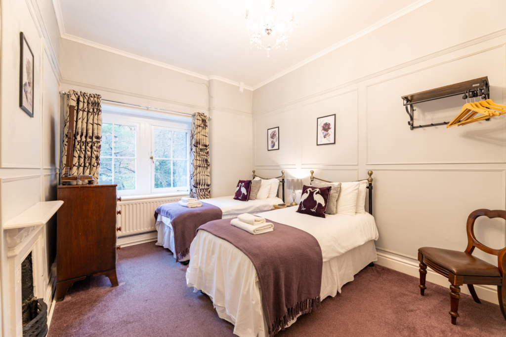 Roaches Hall – photo 25