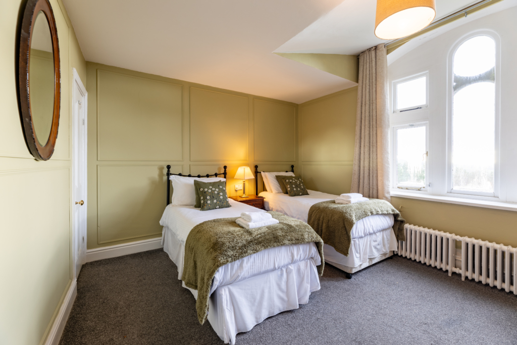 Roaches Hall – photo 26