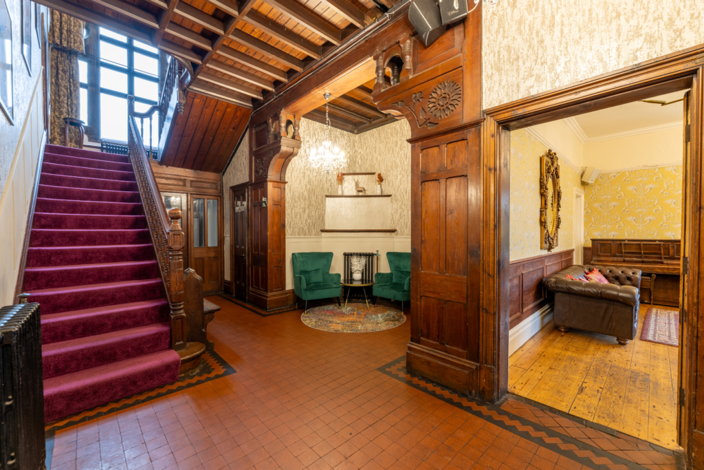 Roaches Hall – photo 33