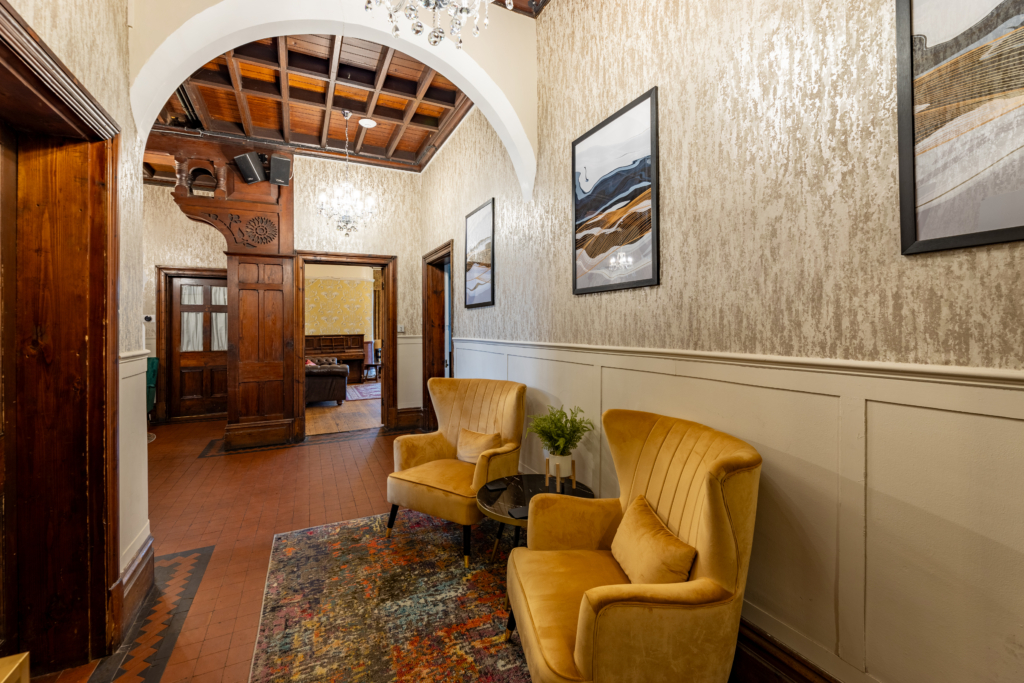 Roaches Hall – photo 32