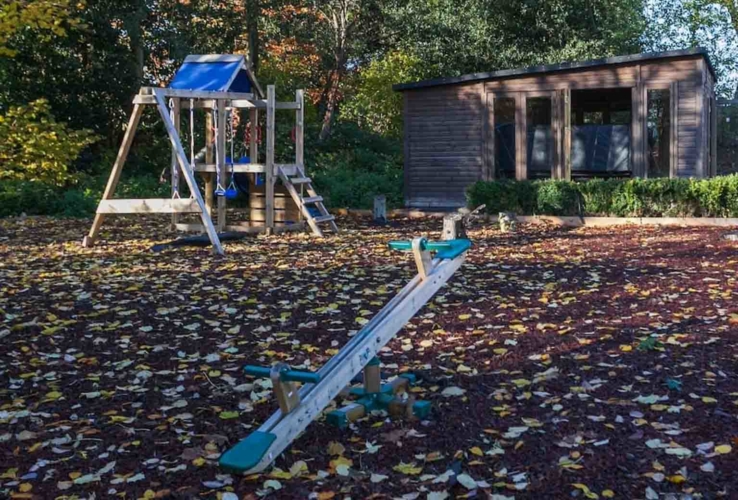 house to rent with children's play area