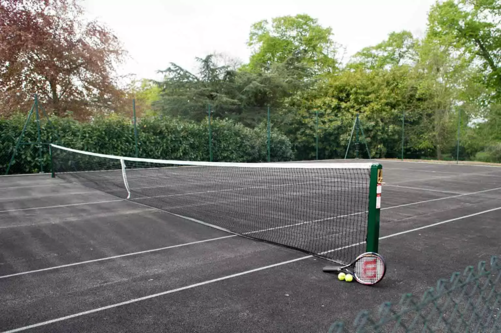 party house near london with tennis court