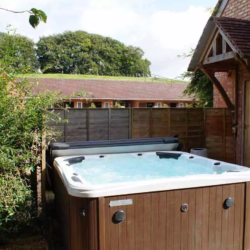 pet friendly house with hot tub near oxford