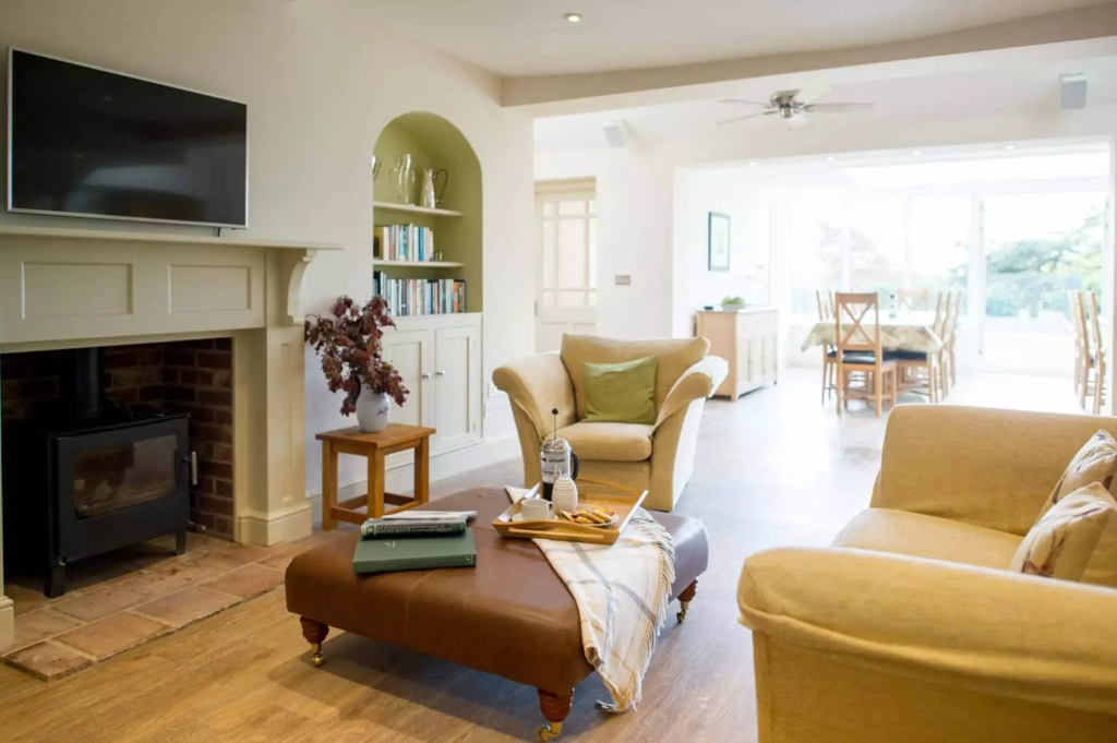 large house to rent near cambridge for 24 guests