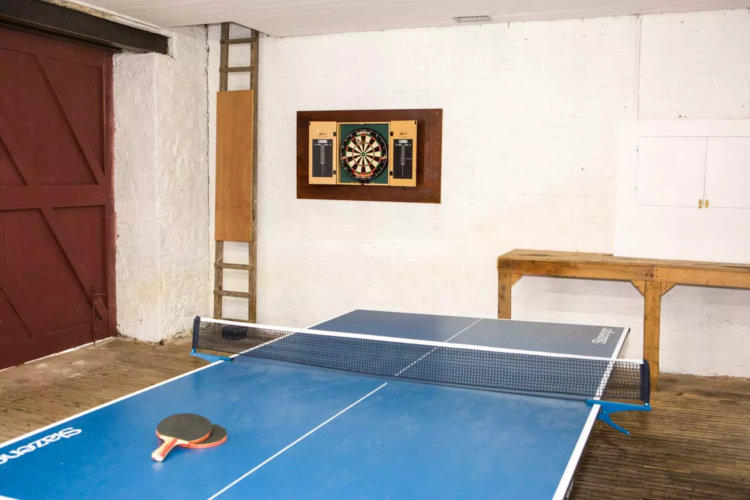 large house for rent near bristol with a games room