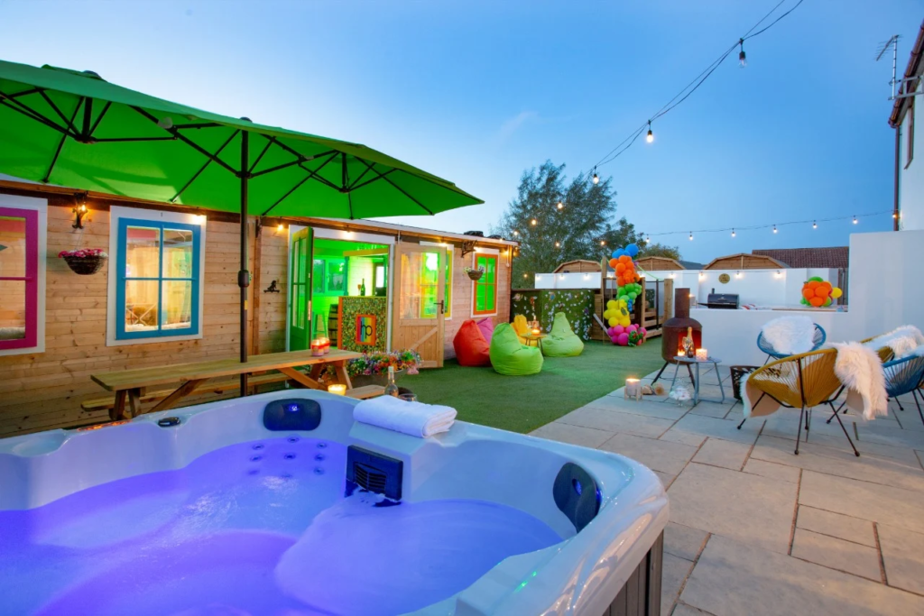 Party House to rent near London