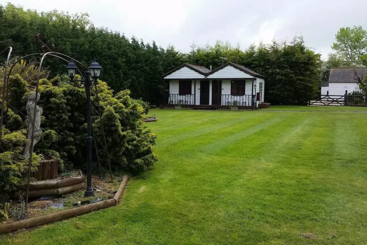 Exclusive Use Hen Party Venue for 27 near london