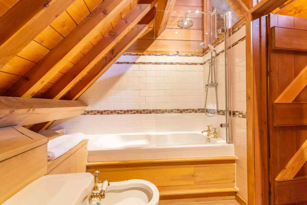 Party House for 17 near bath