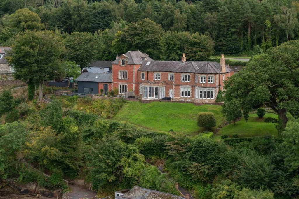 Straitsview Manor