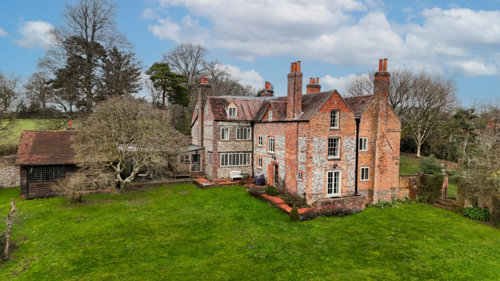 Finn Manor – photo 2