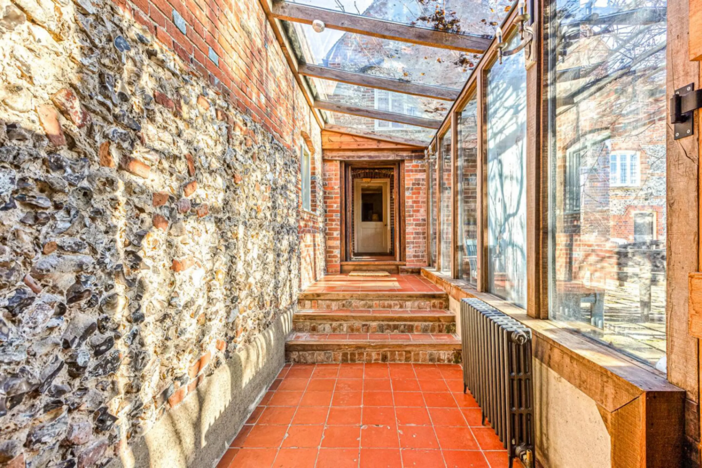 Finn Manor – photo 5